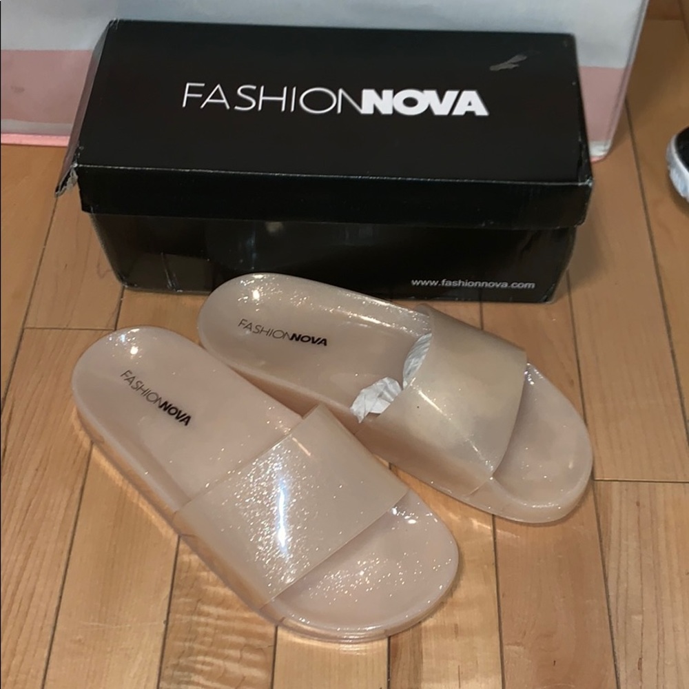 Fashion nova JELLY ROLL SLIDES NWT